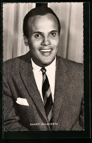 AK Musiker Harry Belafonte mit lächelndem Gesicht