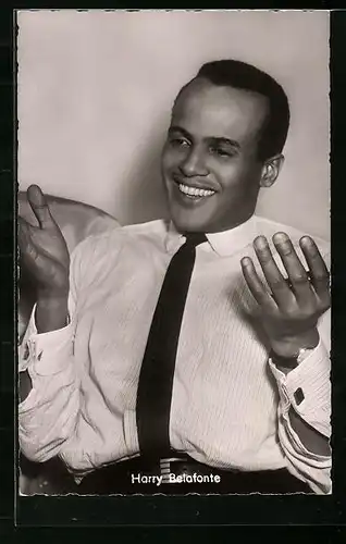 AK Musiker Harry Belafonte mit lächelndem Gesicht