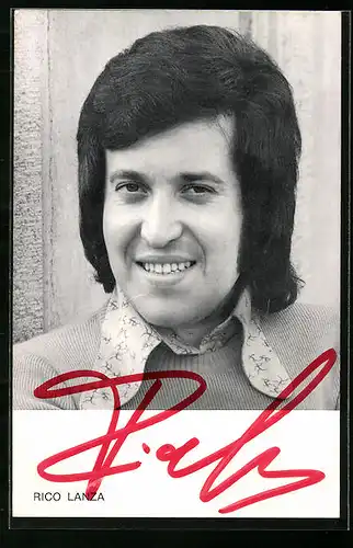 AK Musiker Rico Lanza mit lächelndem Gesicht, Autogramm