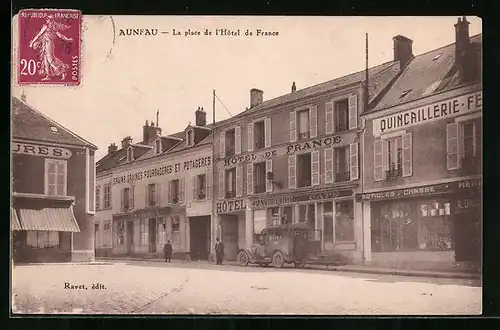 AK Auneau, La Place de l`Hôtel de France