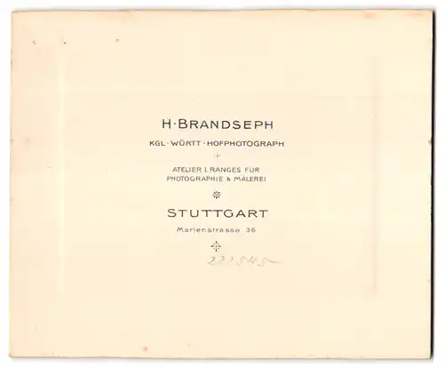 Fotografie H. Brandseph, Stuttgart, Gutbürgerliches Paar im besten Alter