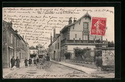 AK Janville, Rue de la Porte du Puiset, Strassenpartie
