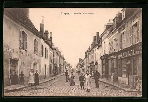 AK Cloyes, Rue de Châteaudun, Strassenpartie