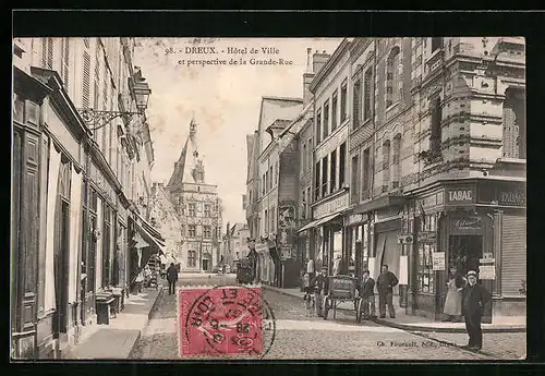 AK Dreux, Hôtel de Ville et perspective de la Grande-Rue