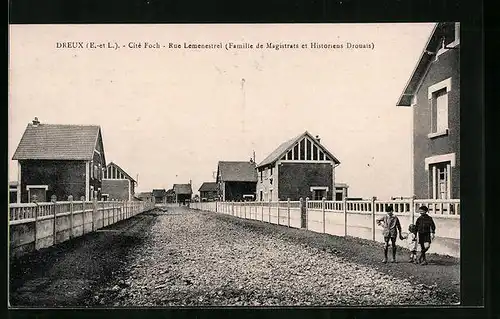 AK Dreux, Cité Foch, Rue Lemenestrel, Strassenpartie