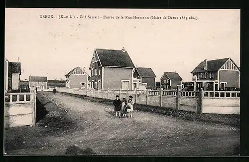 AK Dreux, Cité Sarrail, Entrée de la Rue Hermann, Strassenpartie