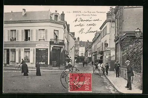 AK Dreux, La Rue aux Tanneurs prise Place du Palais, Strassenpartie