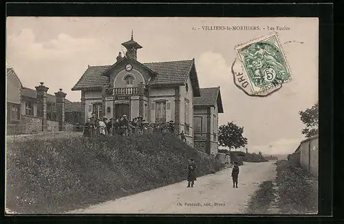 AK Villiers-le-Morhiers, Les Ecoles