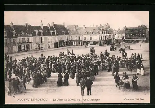 AK Nogent-le-Rotrou, La Place du Marché un Jour de Musique