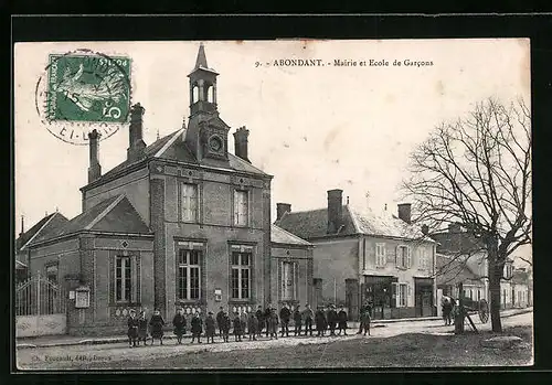 AK Abondant, Mairie et Ecole de Garcons