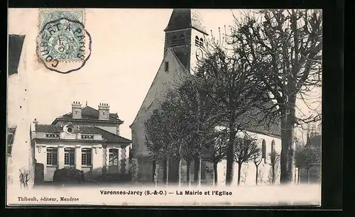 AK Varennes-Jarcy, La Mairie et l`Eglise