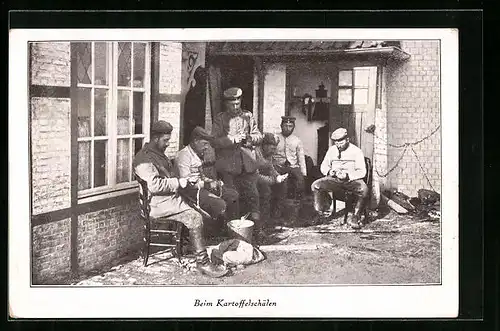 AK Soldaten beim Kartoffelschälen, 1. Weltkrieg