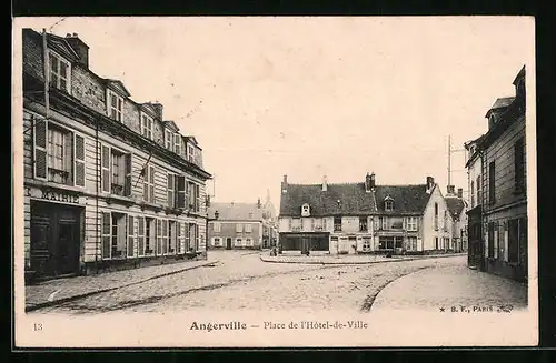AK Angerville, Place de l`Hôtel-de-Ville