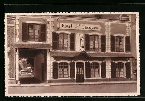 AK Cloyes, Hotel Saint-Jacques, Facade avec terasse en été, Entrée de l`Hôtel