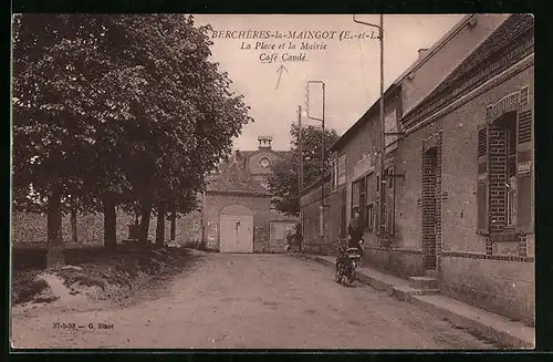 AK Berchères-la-Maingot, La Place et la Mairie, Café Candé
