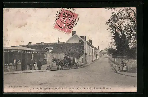 AK Berchères-sur-Vesgre, Place de la Croix-Blanche et Route de Houden