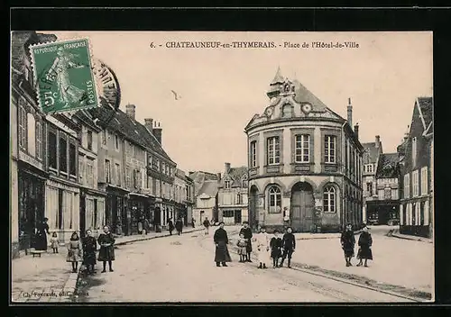 AK Chateauneuf-en-Thymerais, Place de l`Hotel de Ville