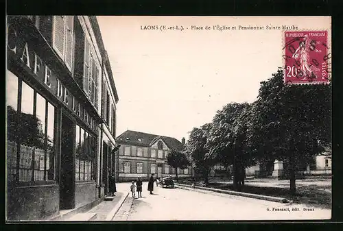 AK Laons, Place de l`Eglise et Pensionnat Sainte-Marthe