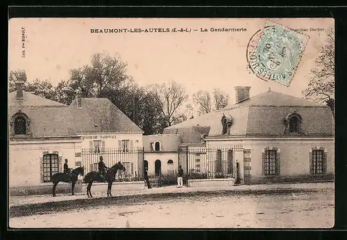 AK Beaumont-les-Autels, La Gendamerie