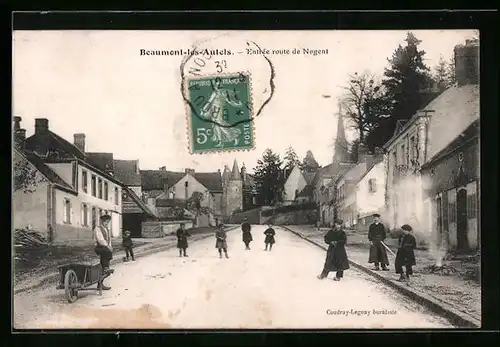 AK Beaumont-les-Autels, Entree route de Nogent