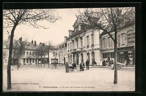 AK Châteaudun, Un coin de la Place du 18 Octobre, Hotel de Place