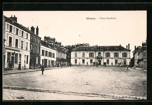 AK Cloyes-sur-le-Loir, Place Gambetta