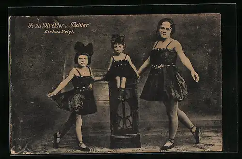 AK Zirkus Voigt, Frau Direktor und Töchter