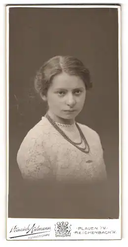 Fotografie Heinrich Axtmann, Plauen i. V., Bahnhofstr. 27, Junge Dame mit zurückgebundenem Haar