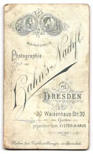 Fotografie Hahn`s Nachfl., Dresden, Waisenhaus-Str. 30, Junge Dame in modischer Kleidung