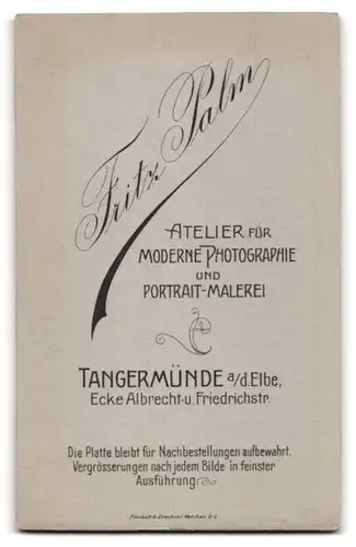 Fotografie Fritz Palm, Tangermünde a. d. Elbe, Ecke Albrecht- u. Friedrichstr., Ältere Dame mit zurückgebundenem Haar