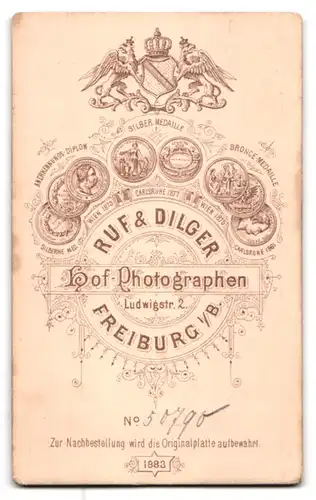 Fotografie Ruf & Dilger, Freiburg i /B., Junge Dame mit Flechtfrisur