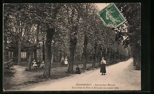 AK Champrosay, Sanatorium Minoret - Une allee du Parc et Kiosque des jeunes filles