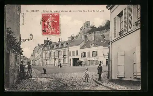 AK Dreux, Ruines de l`ancien Chateau et perspective de la Rue du Val-Gele
