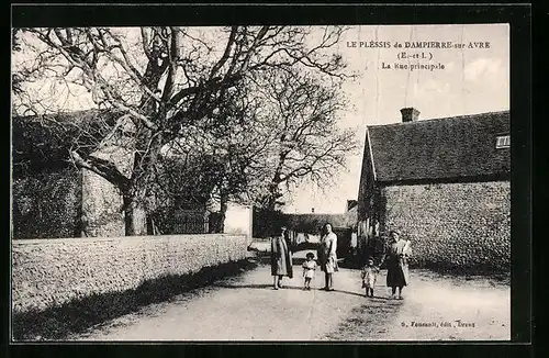 AK Le Pléssis de Dampierre-sur-Avre, La Rue principale