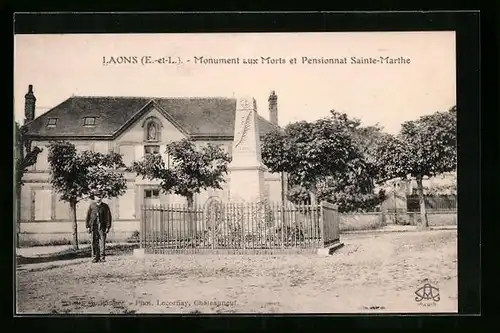 AK Laons, Monument aux Morts et Pensionnat Sainte-Marthe