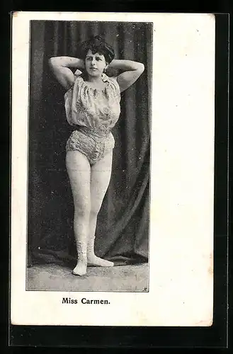 AK Miss Carmen im Kostüm