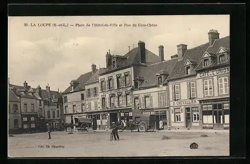 AK La Loupe, Place de l`Hôtel-de-Ville et Rue du Gros-Chêne