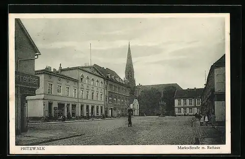 AK Pritzwalk, Markt-Strasse mit Rathaus