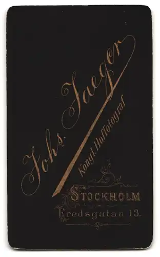 Fotografie Johs. Jager, Stockholm, Fredsgatan 13, Chevauleger in Gardeuniform mit Zwicker und gekämmtem Scheitel