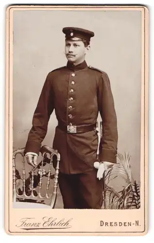 Fotografie Franz Ehrlich, Dresden, Königsbrücker-Strasse 105, Soldat in Uniform mit Schirmmütze, Max Leitsch