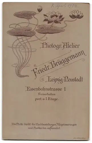 Fotografie Fr. Brüggemann, Leipzig-Neustadt, Eisenbahnstrasse 1, Junges Mädchen und junger Mann in Sonntagskleidung