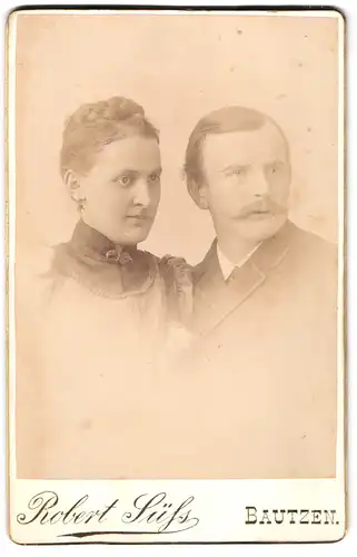 Fotografie Robert Süss, Bautzen, Ehepaar posiert zusammen für Bild