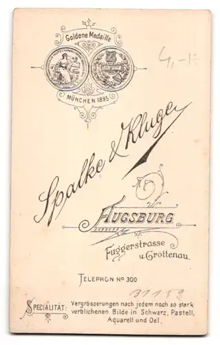 Fotografie Spalke & Kluge, Augsburg, Fuggerstr. u. Grottenau, Halbwüchsiger Knabe in modischer Kleidung