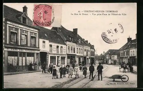 AK Chateauneuf-en-Thimerais, La Rue de Dreux, Vue prise Place de l`Hotel-de-Ville
