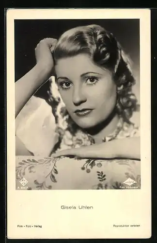 AK Schauspielerin Gisela Uhlen mit ernster Miene