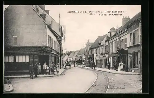 AK Dreux, Perpective de la Rue Saint-Thibault, Vue prise au Carrefour