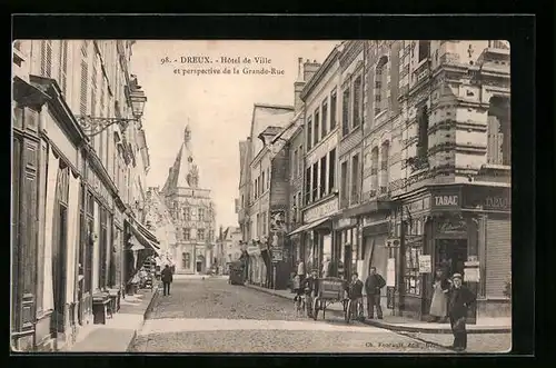 AK Dreux, Hôtel de Ville et perspective de la Grande-Rue