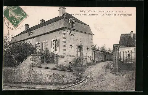 AK Beaumont-les-Autels, Rue des Vieux Châteaux