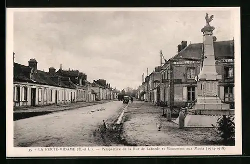 AK La Ferté-Vidame, Perspective de la Rue de Laborde