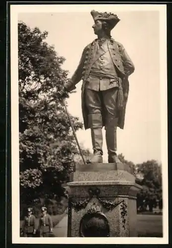 Fotografie unbekannter Fotograf, Ansicht Potsdam, Statue Friedrich der Grosse an der Garnisionskirche
